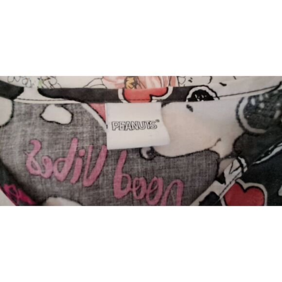 Peanuts Snoopy Good Vibes Hearts Woman's V Neck Top See Measurements - Picture 3 of 4